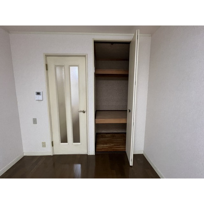【内装】 | くれよんハウス | 明るい色調の室内です