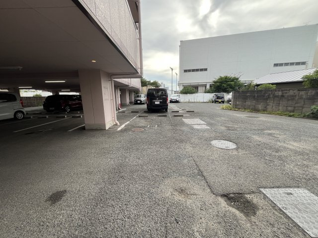 ロジュマン泉佐野の駐車場