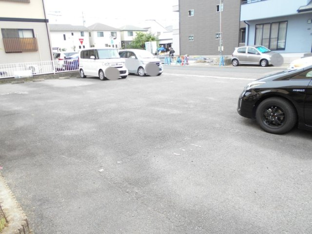 シルキーハウス Bの駐車場