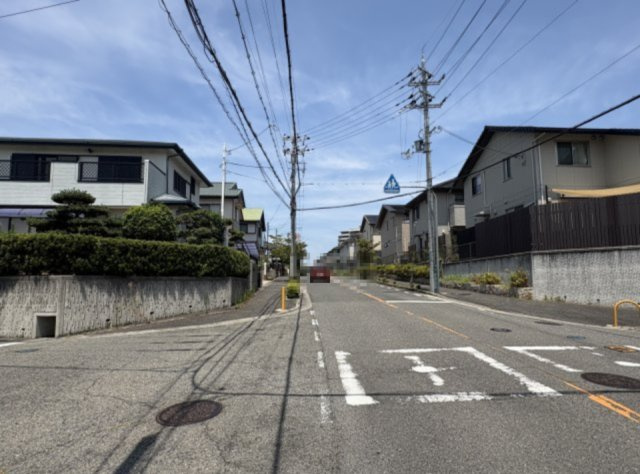 和泉市いぶき野2丁目戸建の前面道路含む現地写真