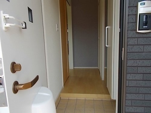 コンフォートカーサⅢの玄関