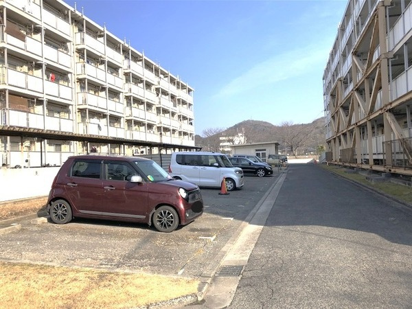 ビレッジハウス西夢前第二1号棟の駐車場