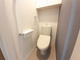 【トイレ】 | ラポール・メゾンＢ | 落ち着いた色調のトイレです