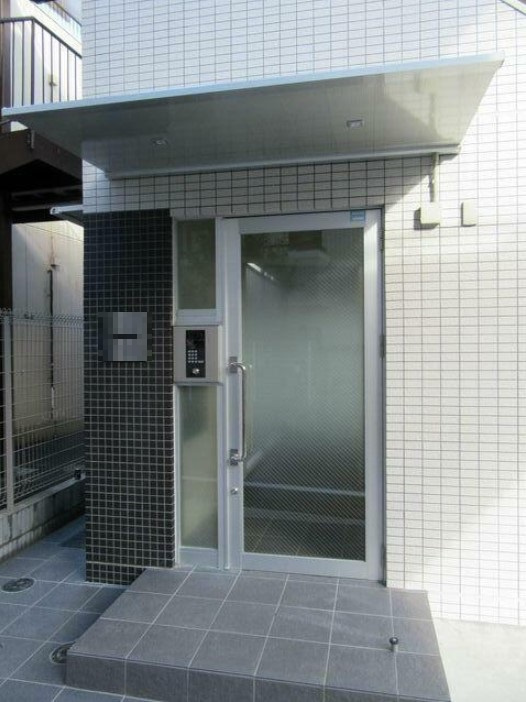 東村山市本町２丁目の賃貸マンションのエントランス