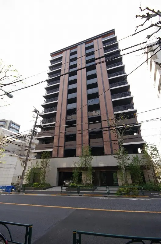 バウス新中野の外観|スーパーやコンビニ近く買物便利！令和４年築の耐震基準適合マンション、バウス新中野は即日現地案内可能となっておりますので、お気軽にお問い合わせください！