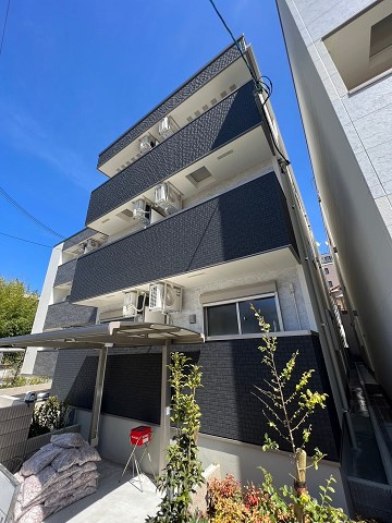 尼崎市三反田町２丁目のアパートの外観
