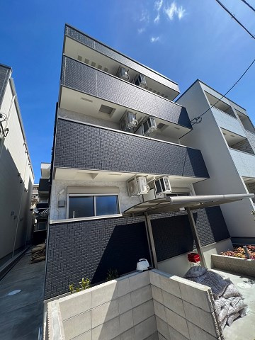尼崎市三反田町２丁目のアパートの外観
