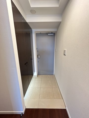 カスタリア上町台の玄関