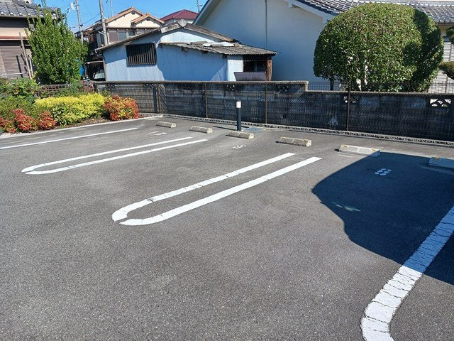 【駐車場】 | モントレア藤阪 | 駐車場完備です