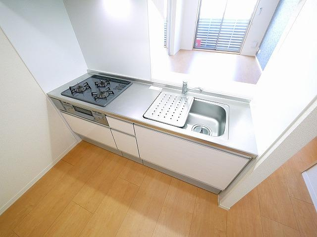 クオレールのキッチン|ガスコンロ3口タイプのシステムキッチンです