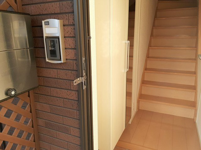 イースト３３０　Ⅱの玄関|明るい玄関です