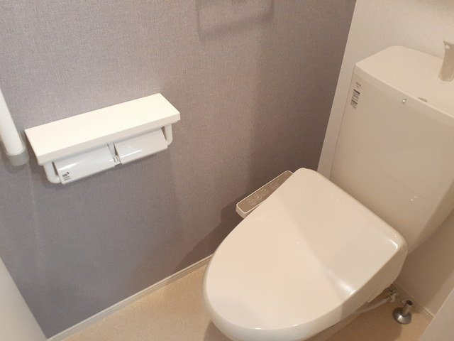 オークガーデン　Ⅰのトイレ|落ち着いた色調のトイレです