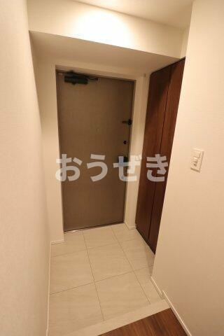 ＧＥＮＯＶＩＡ新子安の玄関