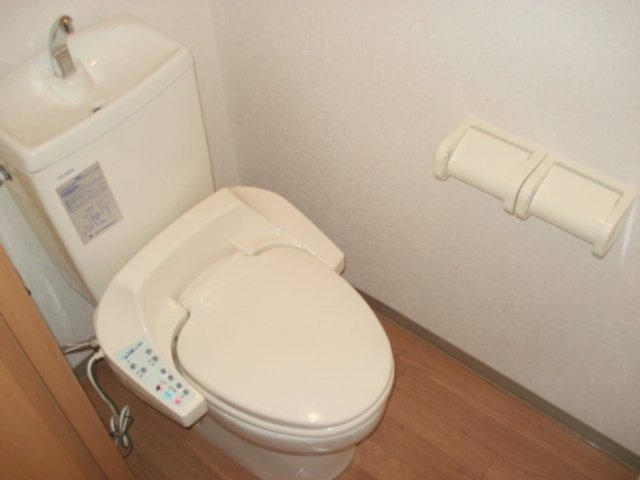 ＡＵＴＨＯＲ千草　Ⅱのトイレ|シャワー付トイレ