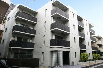 【外観】 | グリーニエ西新宿弐番館 | 鉄筋コンクリート造のがっちりとした建物。