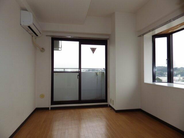 横浜市旭区鶴ケ峰本町２丁目の賃貸マンションの居間・リビング