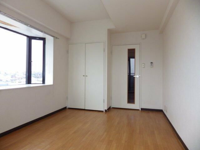 横浜市旭区鶴ケ峰本町２丁目の賃貸マンションの居間・リビング