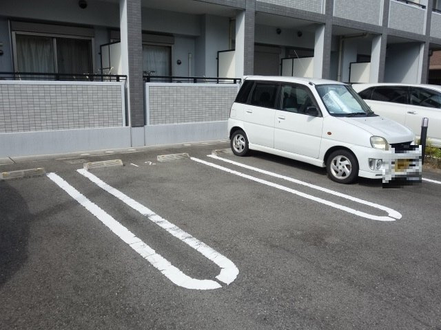 ラ・ロゼベールⅡの駐車場