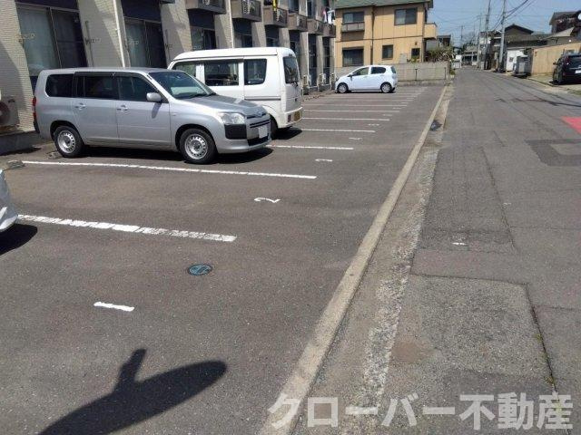 レオネクストグロワールの駐車場