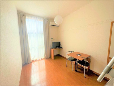 【居間・リビング】 | レオパレスさくらハイツ | 「同タイプの部屋の写真です」「現況優先」