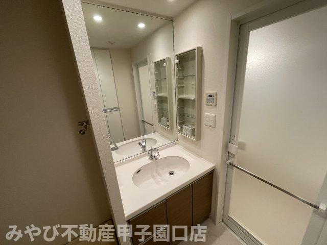 甲子園三番町ハイツの洗面所