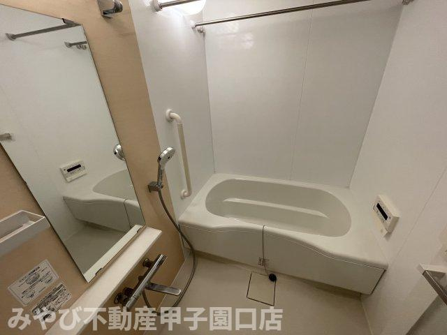 甲子園三番町ハイツの浴室