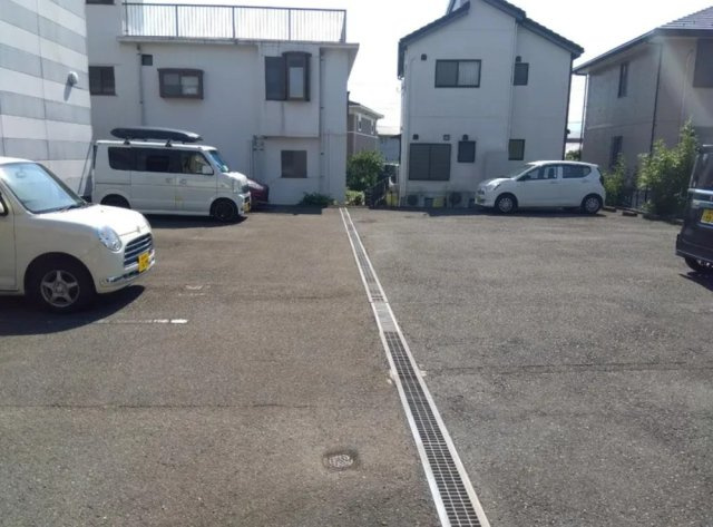 レオパレス富士見の駐車場