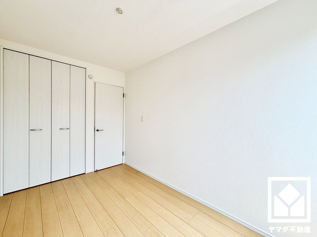 ハートフルタウン尼崎東園田3丁目の洋室|約5帖の2階洋室です。全居室にクローゼットがございますので、お部屋の広さを最大限に活用できます。
