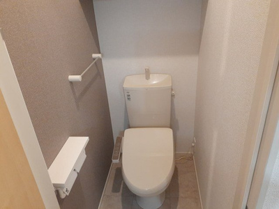 【トイレ】 | グリシーヌ・ユーヤ三ツ沢Ｂ | ゆったりとした空間のトイレです
