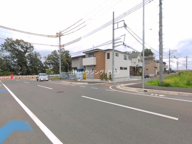 仲介手数料無料　ケイアイグレース所沢市上安松13期・新築全1棟の前面道路含む現地写真