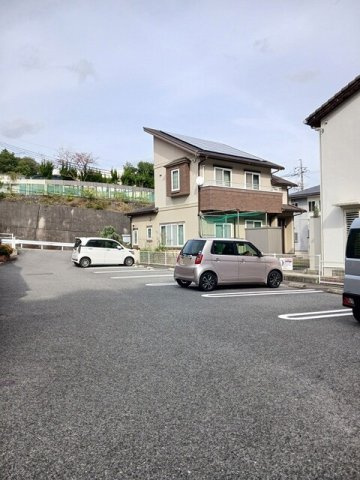 クレメントの駐車場