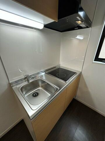 横浜市金沢区六浦１丁目のアパートのキッチン