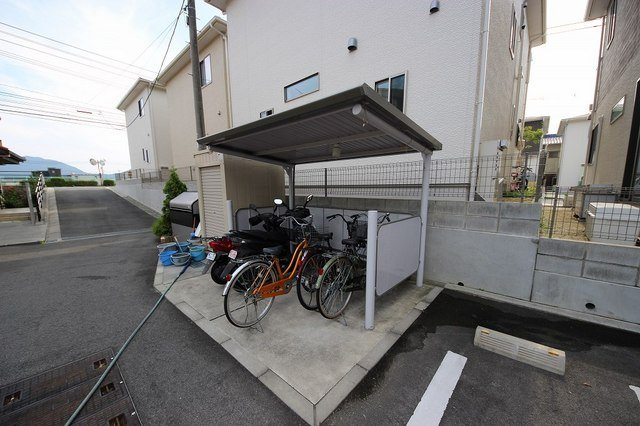フローリッシュの駐車場