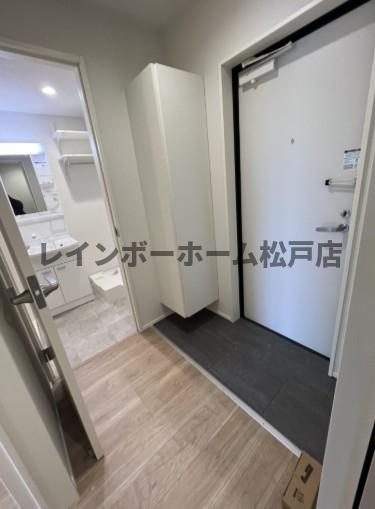 八潮市八潮４丁目のアパートの玄関