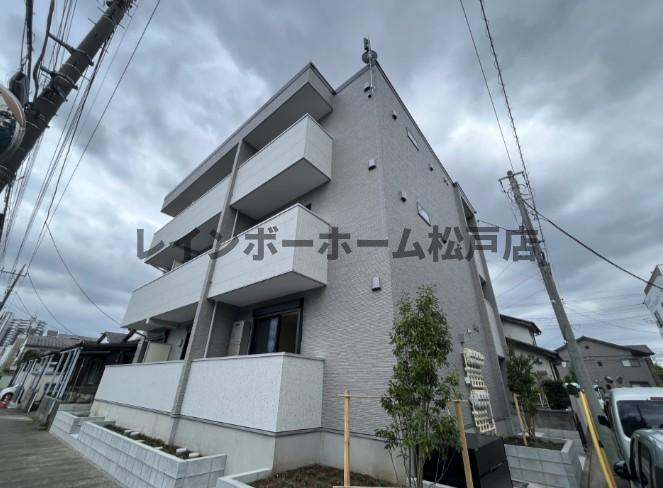 八潮市八潮４丁目のアパートの外観