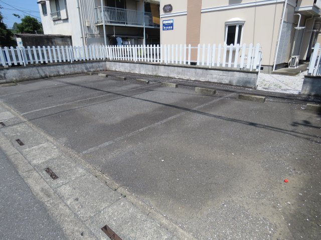 ユアーズハイムの駐車場