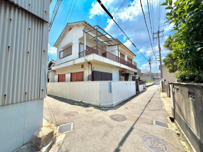 【前面道路含む現地写真】 | 綾園２丁目　売土地 | 【建築のご提案が可能です】どんな家を建てる事ができるのだろう？と感じたらイエストアへご相談を！イエストアスタッフが設計士と共にご希望に沿った間取りをご提案を致します♪