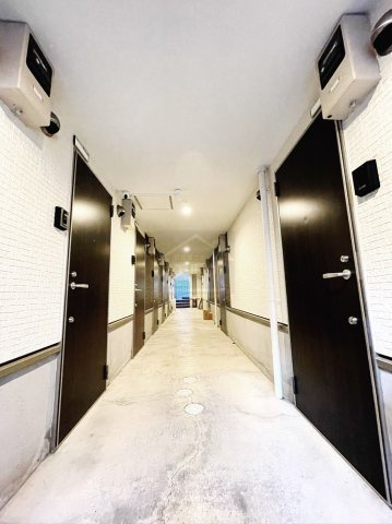 新宿区新宿７丁目のアパートの玄関