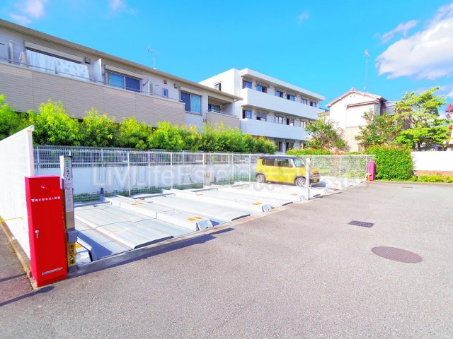 プライムアーバン西武柳沢　旧）ウィルテラス保谷の駐車場