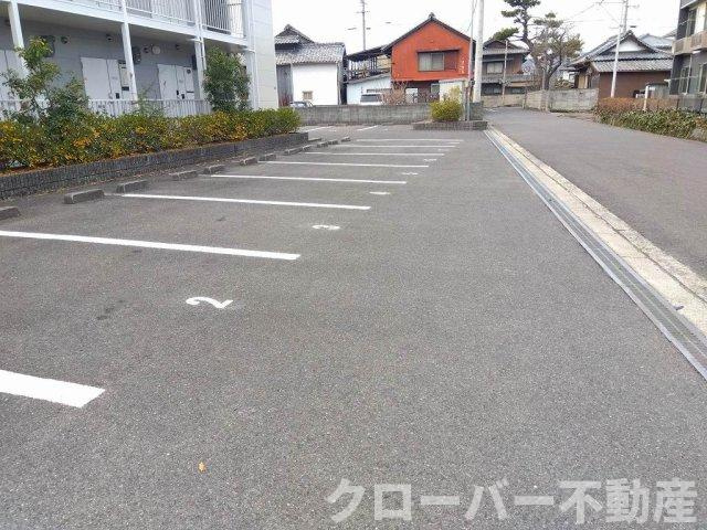 レオパレスＧｒｏｏｖｅｒの駐車場