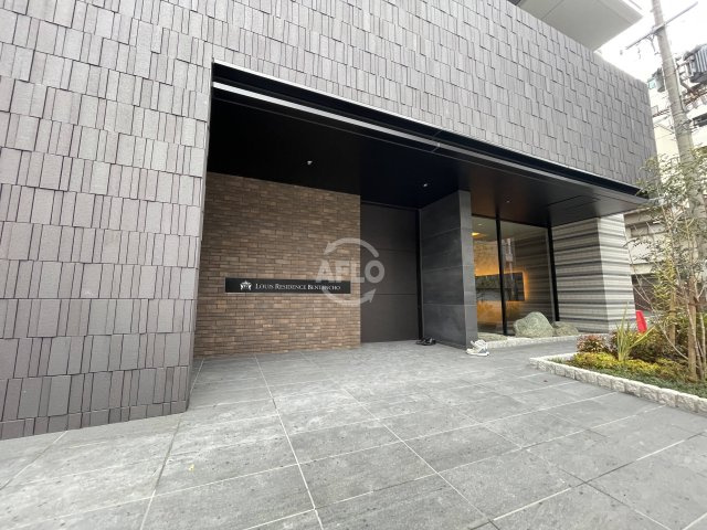 Louis Residence弁天町　弁天小学校のエントランス|Louis Residence 弁天町　エントランス