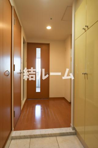 北区滝野川５丁目の賃貸マンションの玄関