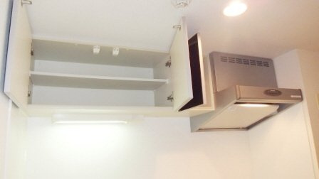 Ｓ－ＦＯＲＴ西船橋のキッチン|キッチン上部に収納有ります