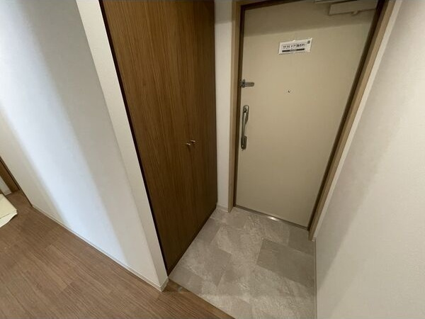 PURE RESIDENCE 名駅南の玄関