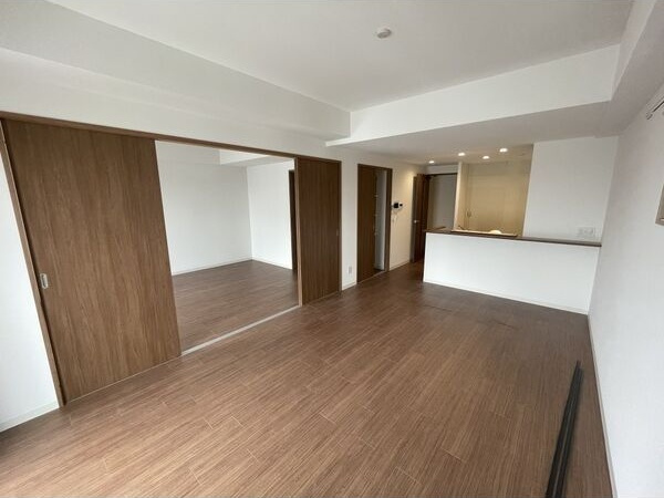 PURE RESIDENCE 名駅南の居間・リビング