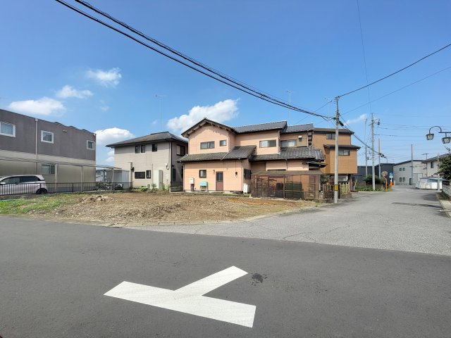 【前面道路含む現地写真】 | 【中岡本町第1期　現地外観】
※令和８年８月時点