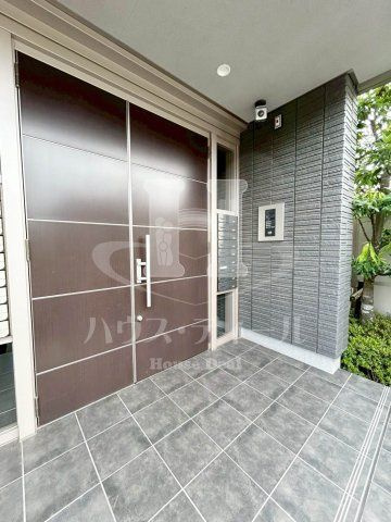 【エントランス】 | コンフォール | 建物の内部です