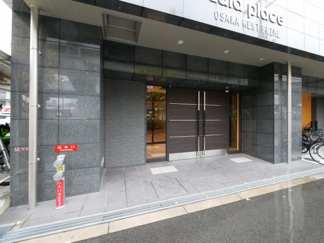 ララプレイスOSAKA　WEST　PRIMEのエントランス