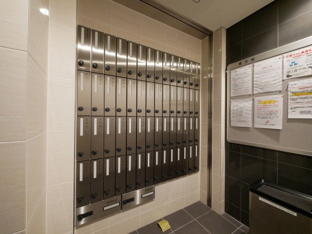 ララプレイスOSAKA　WEST　PRIMEのエントランス