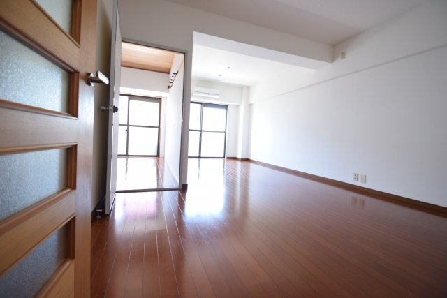 リアライズ市川原木の居間・リビング|全室フローリングです